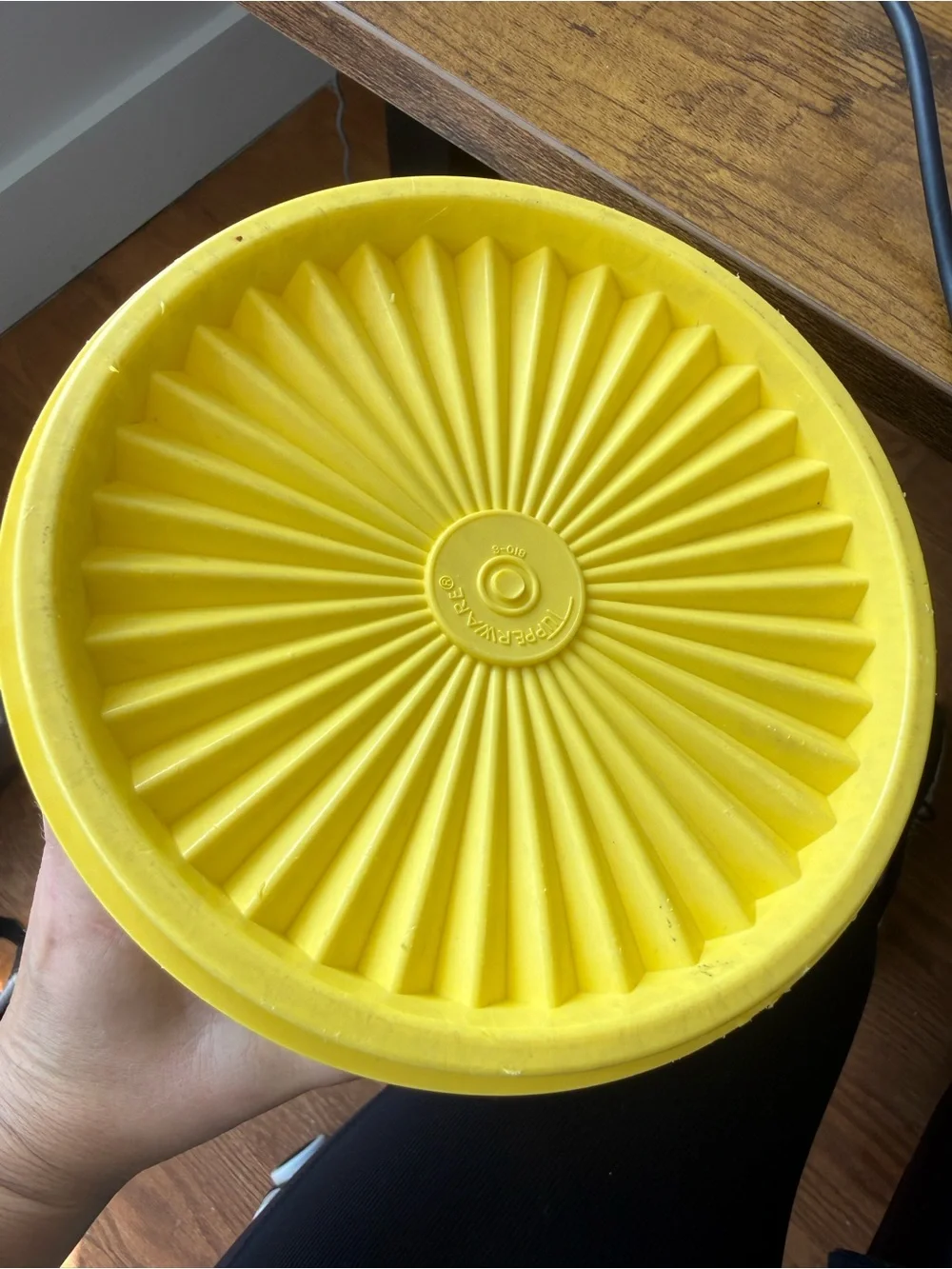 Vintage Tupperware servalier storage container - excellent condition NO SMELL